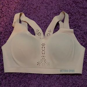 Brand new Victoria’s Secret sports bra